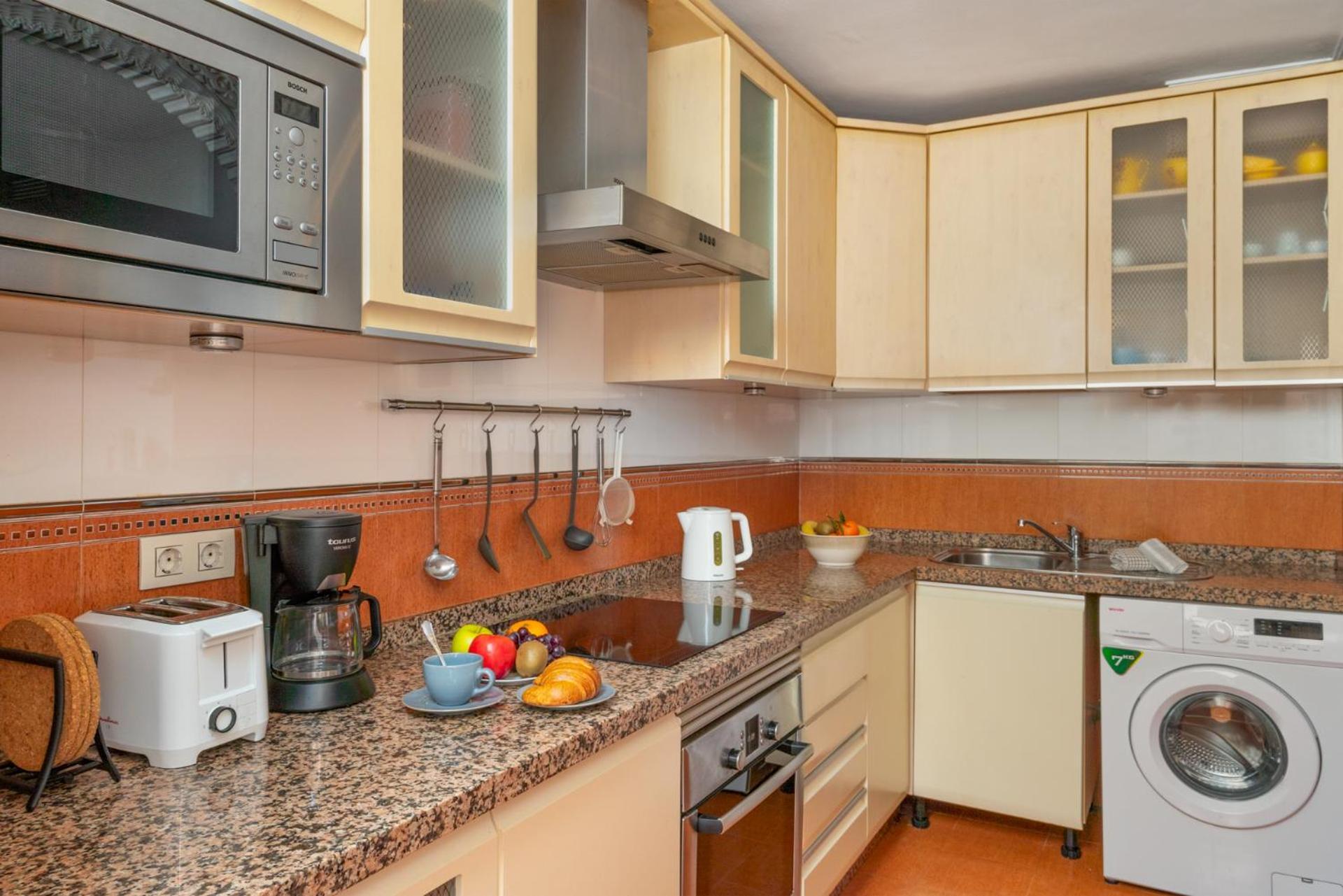Beachfront, Two Bed- & Bathrooms, Private Parking 丰希罗拉 外观 照片