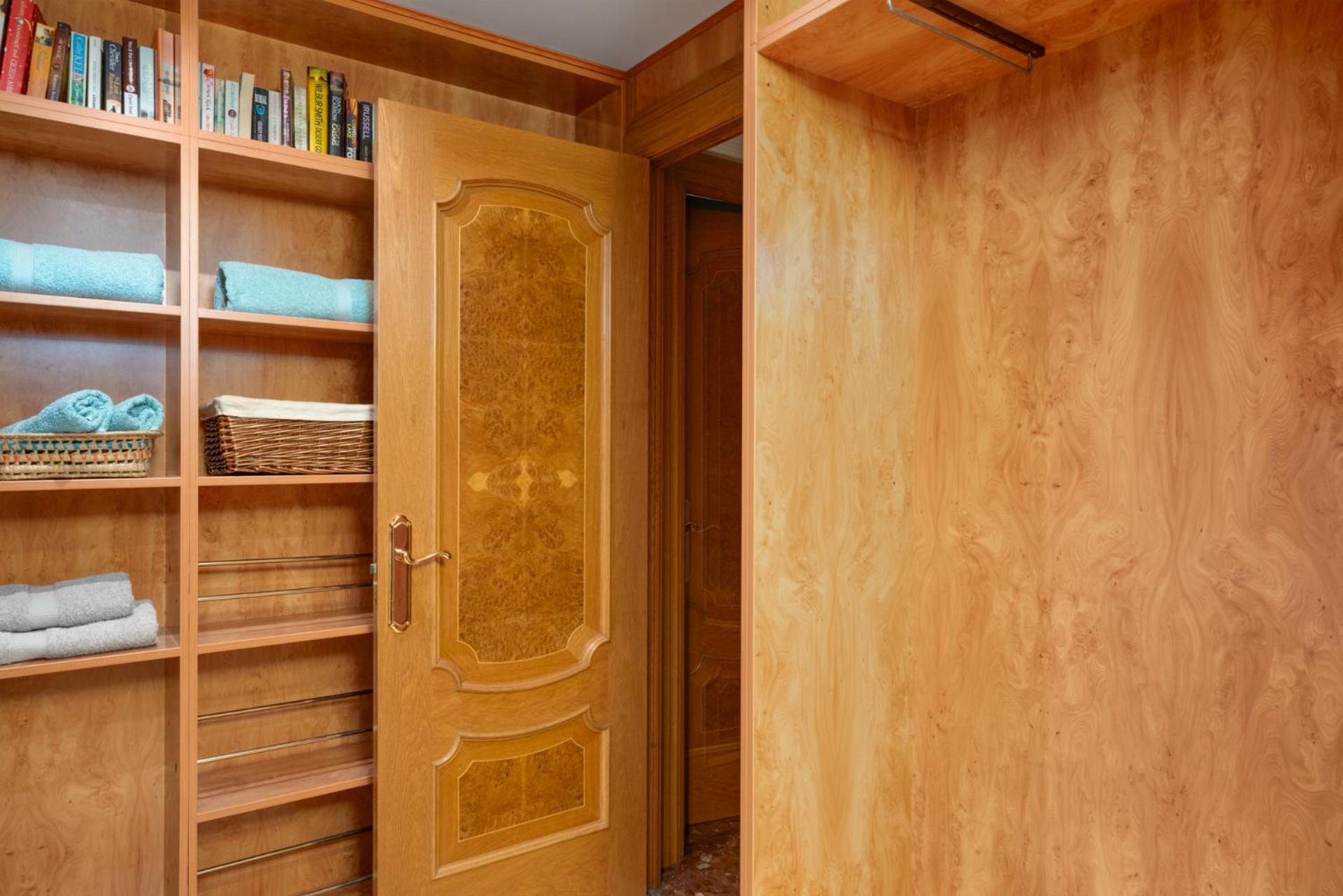 Beachfront, Two Bed- & Bathrooms, Private Parking 丰希罗拉 外观 照片
