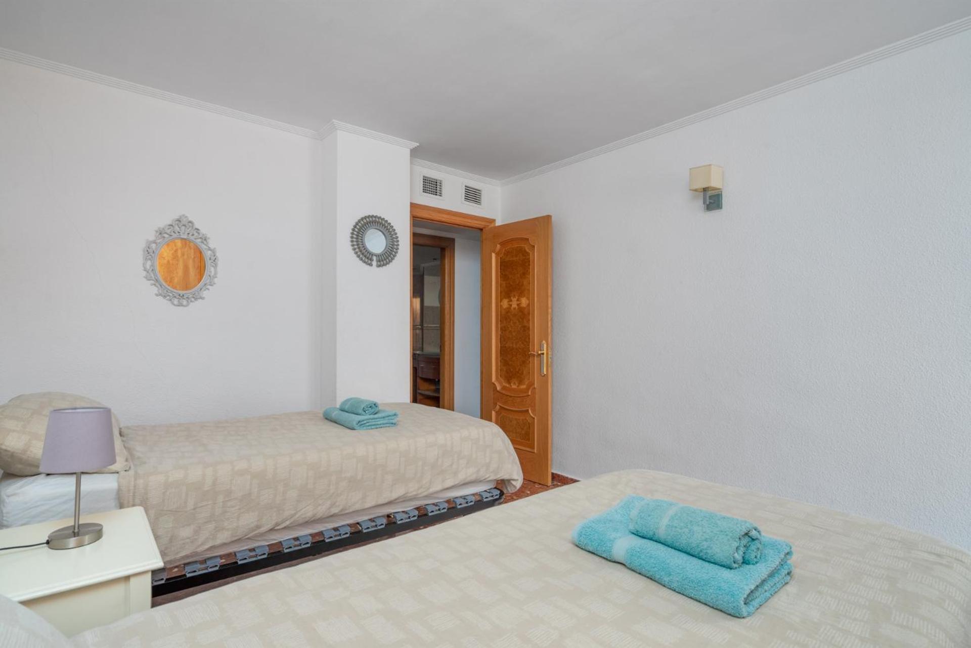 Beachfront, Two Bed- & Bathrooms, Private Parking 丰希罗拉 外观 照片